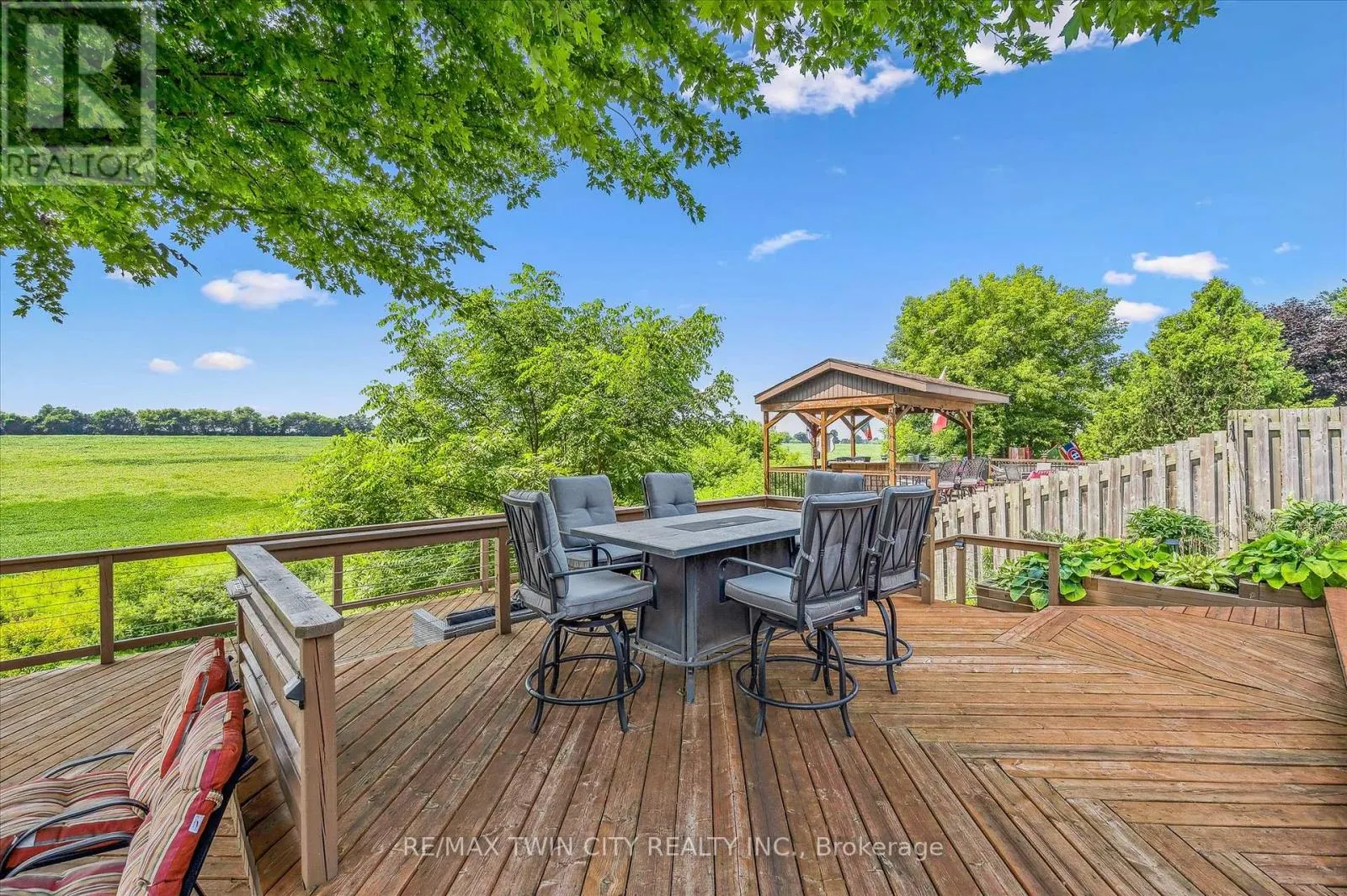 114 DELAVAN DRIVE