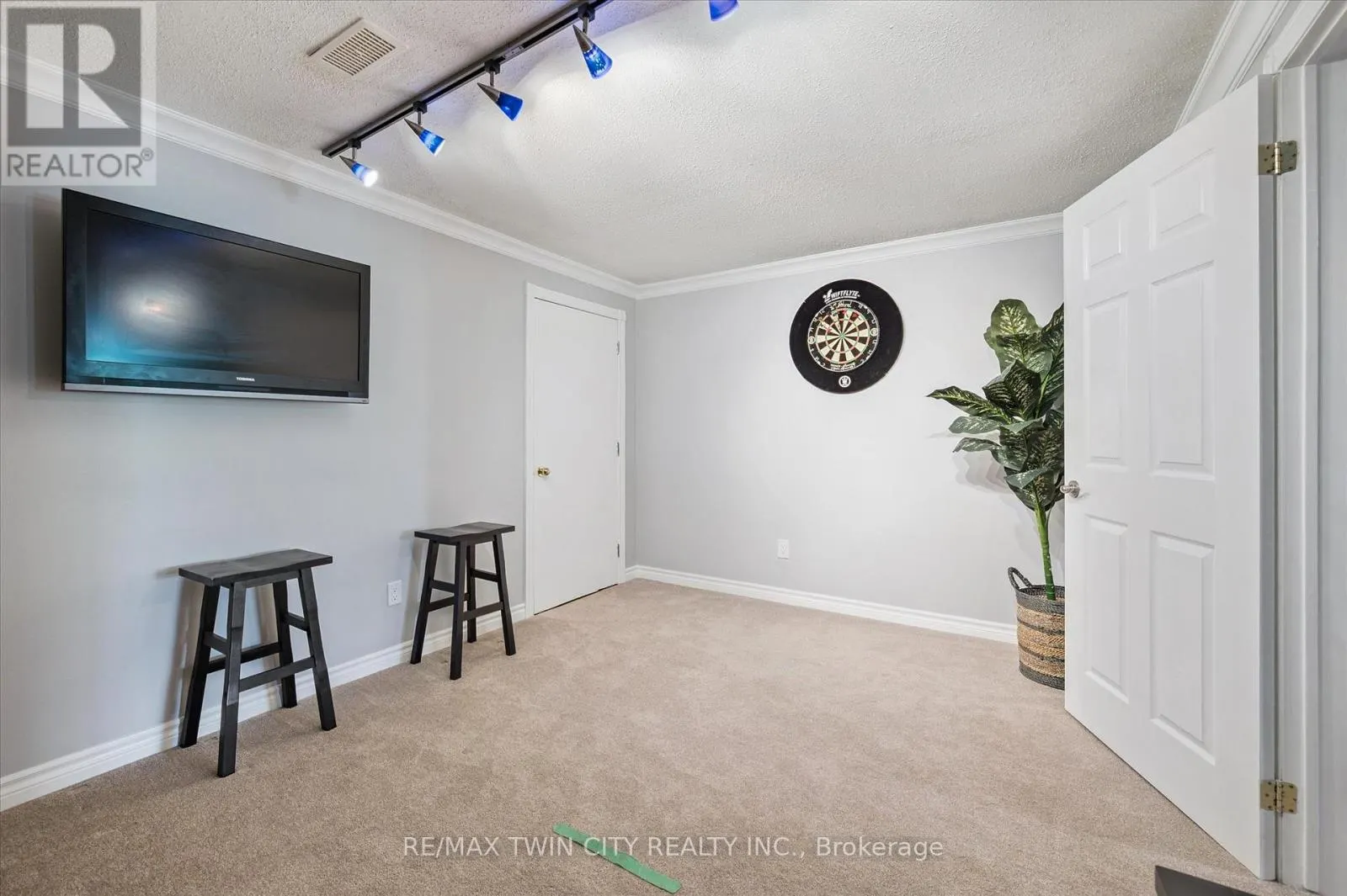 114 DELAVAN DRIVE