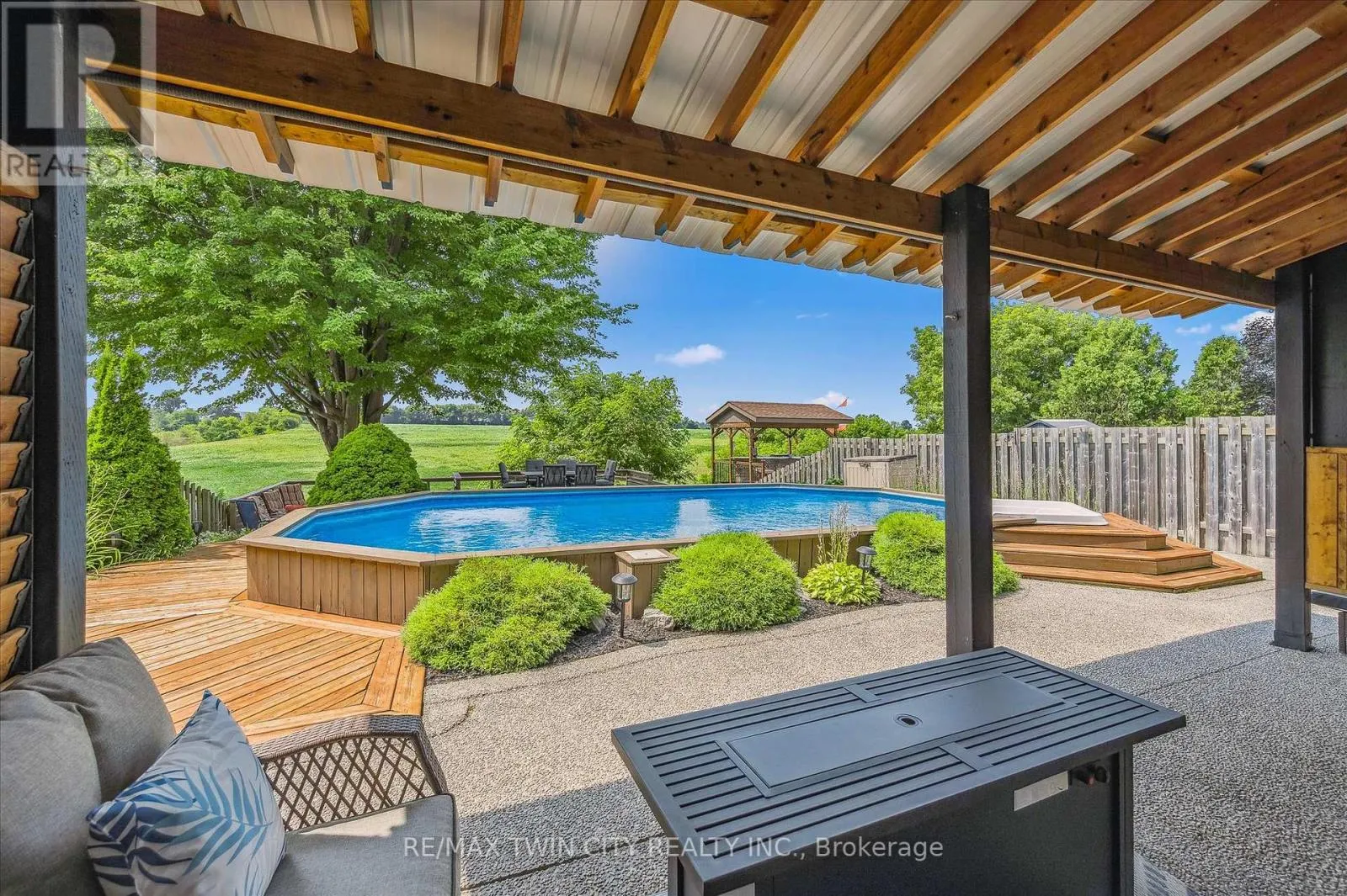 114 DELAVAN DRIVE