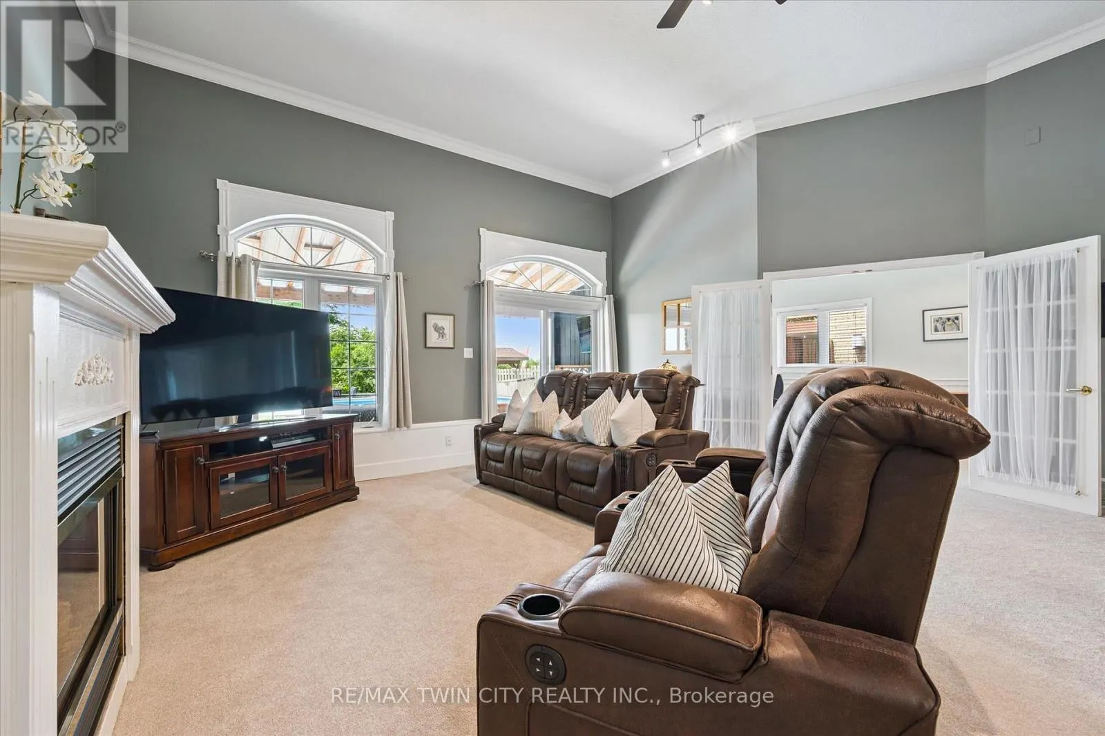 114 DELAVAN DRIVE