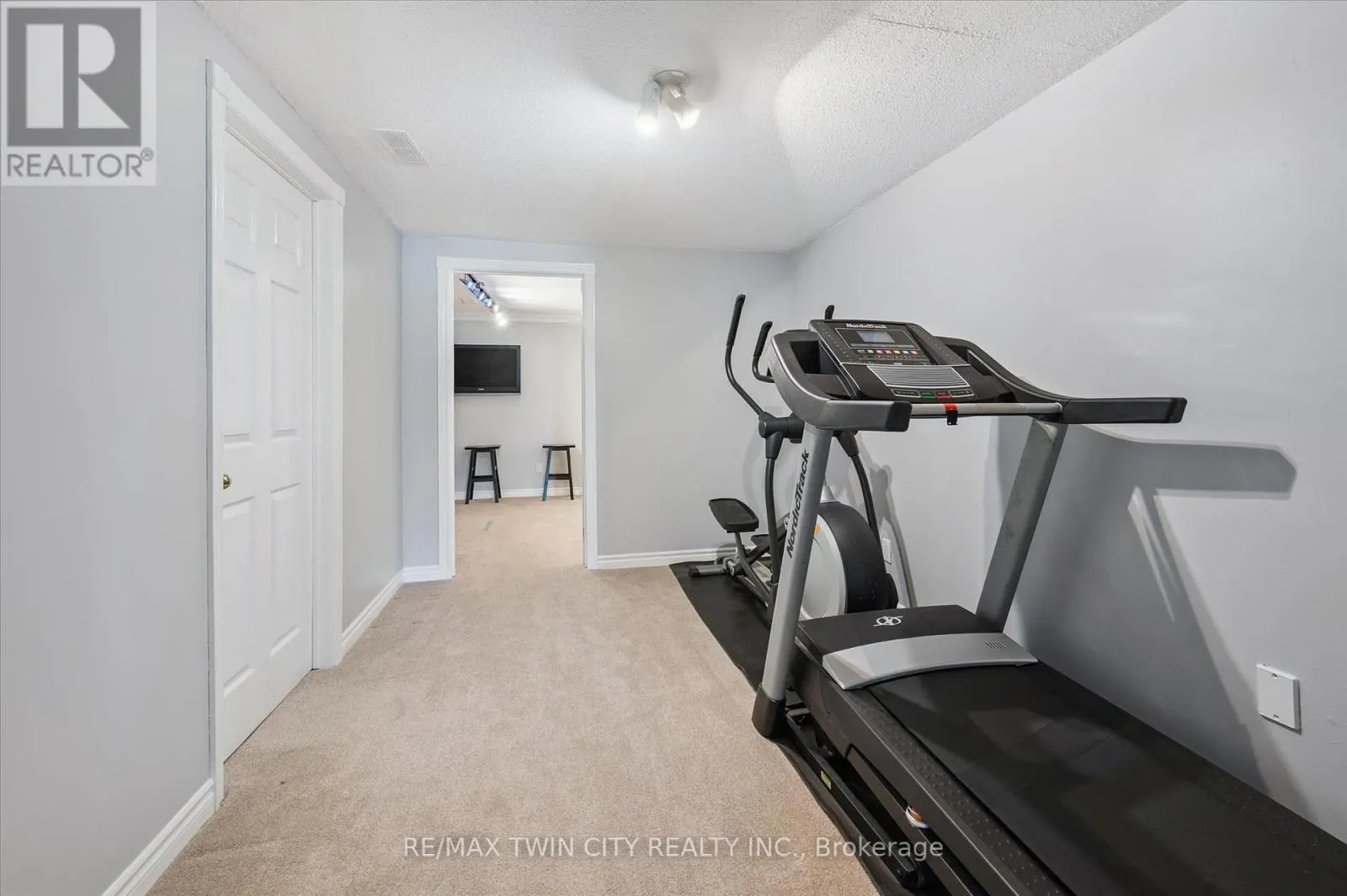 114 DELAVAN DRIVE