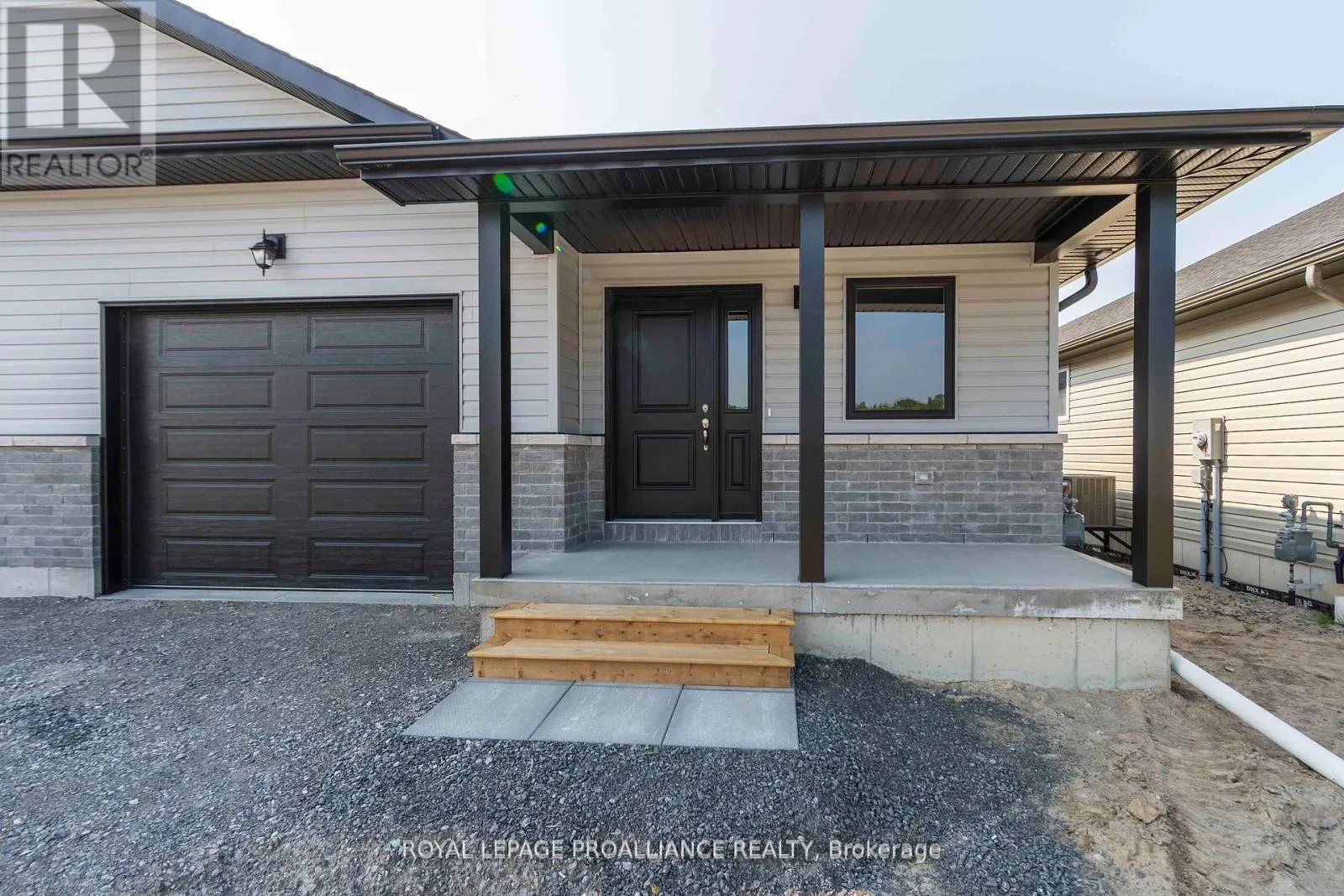49 MACKENZIE JOHN CRESCENT
