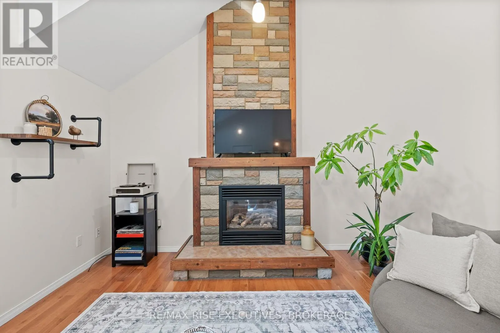 63 SUNNYSIDE ROAD