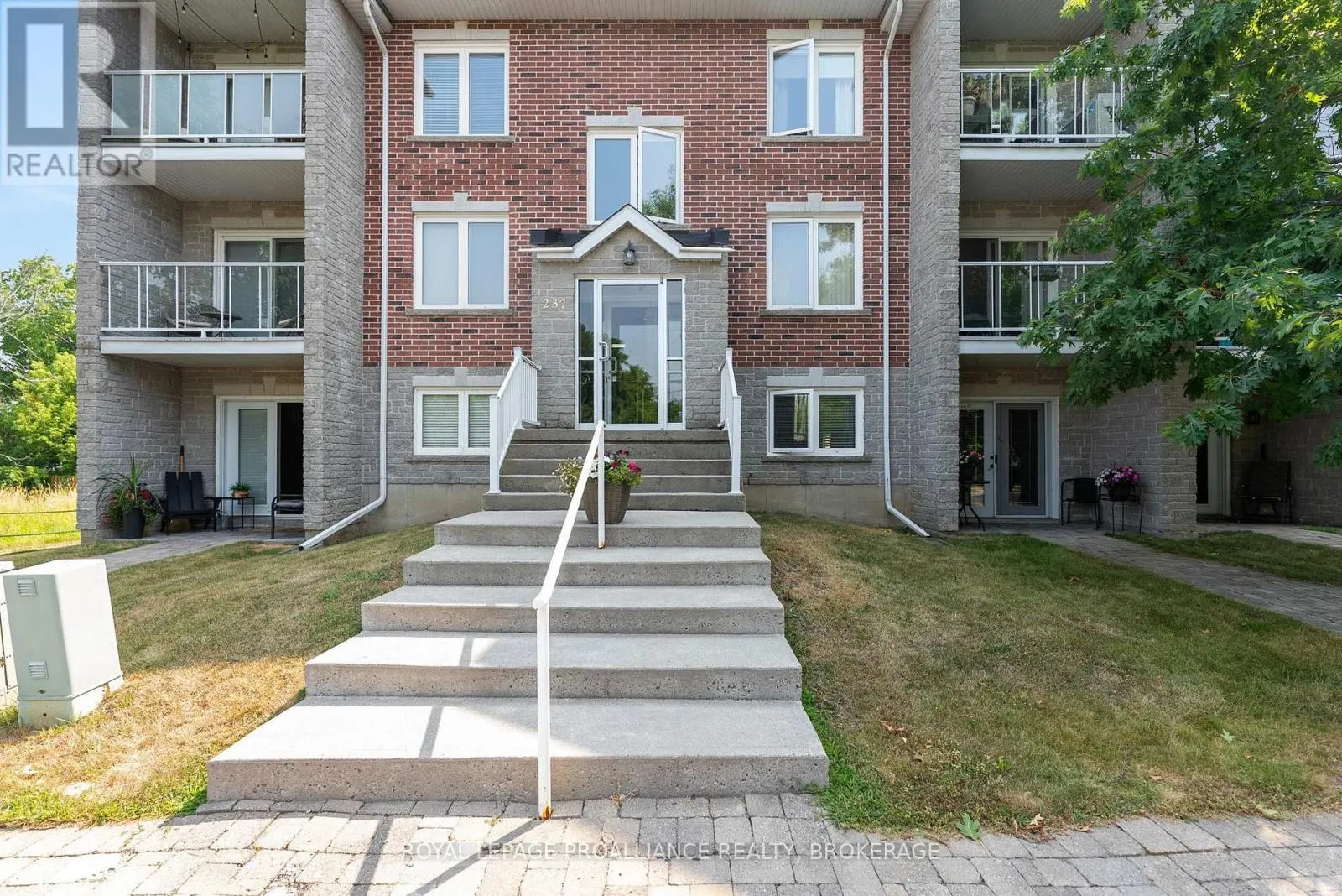 1102 - 237 OAK STREET, #1102