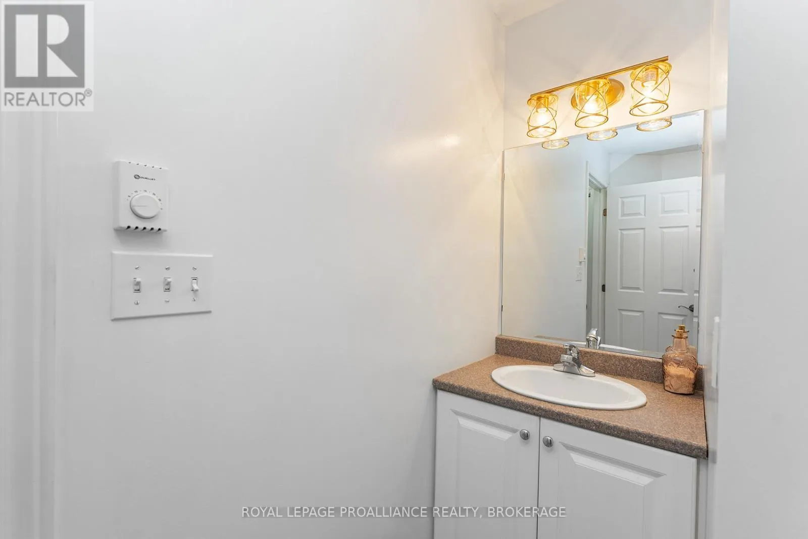 1102 - 237 OAK STREET, #1102