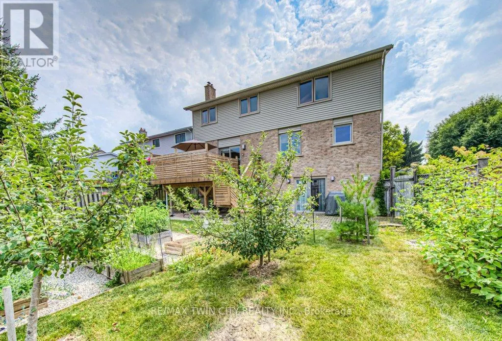 482 APPLEDALE CRESCENT