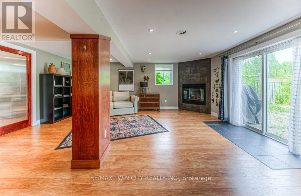 482 APPLEDALE CRESCENT