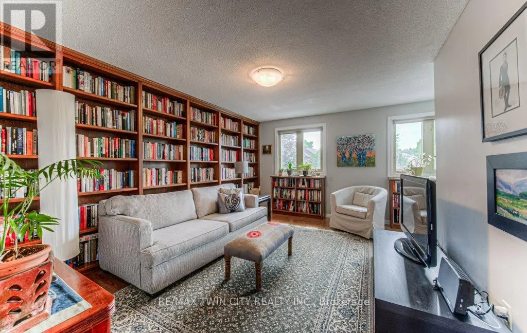 482 APPLEDALE CRESCENT