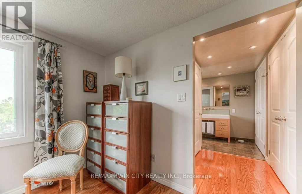 482 APPLEDALE CRESCENT