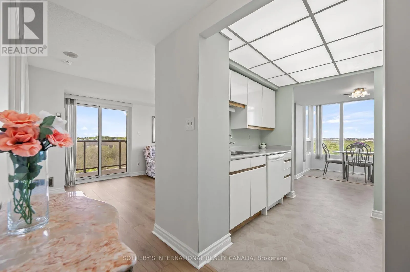 1003 - 237 KING STREET W