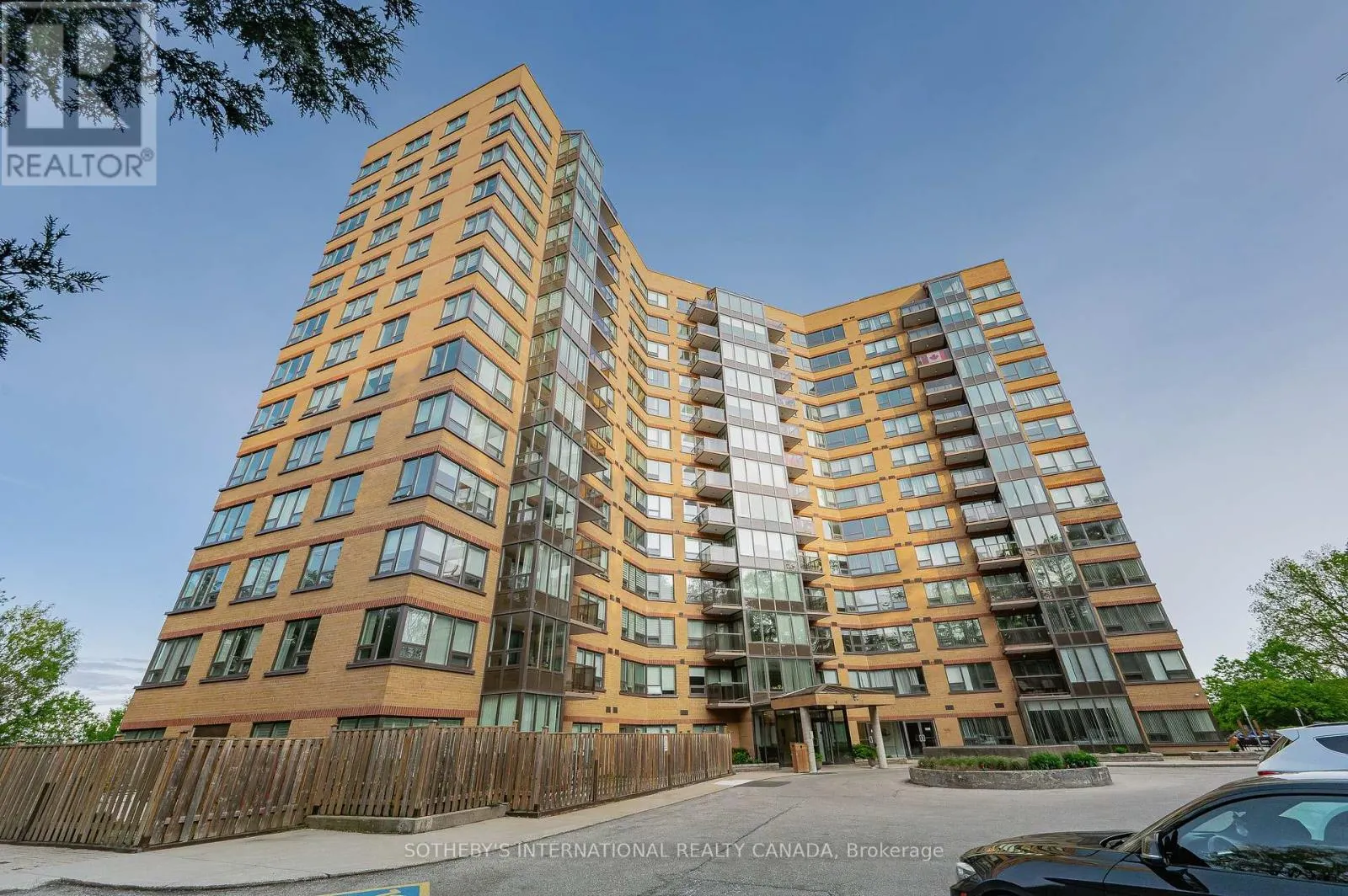 1003 - 237 KING STREET W