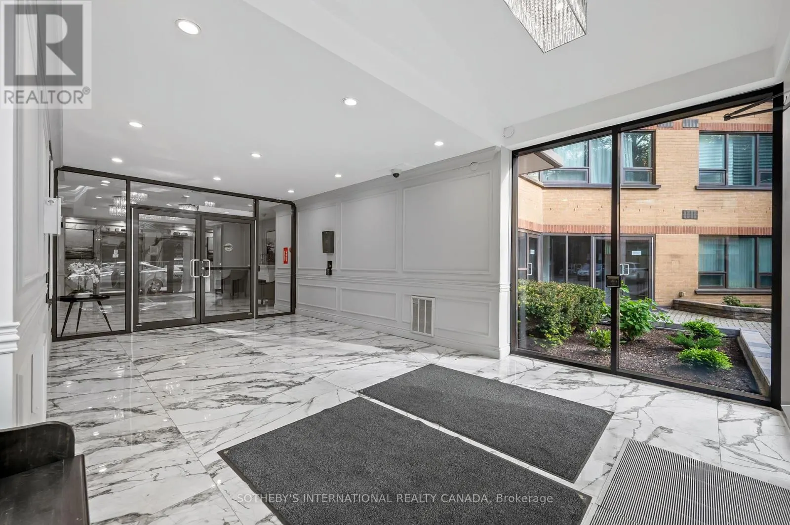 1003 - 237 KING STREET W