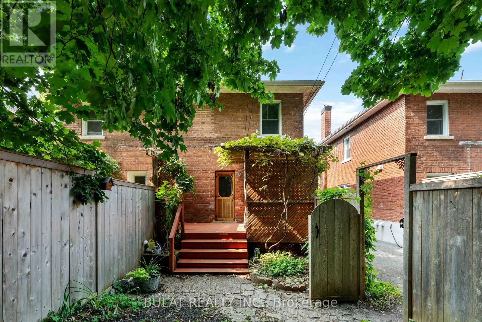 16 FOSTER STREET