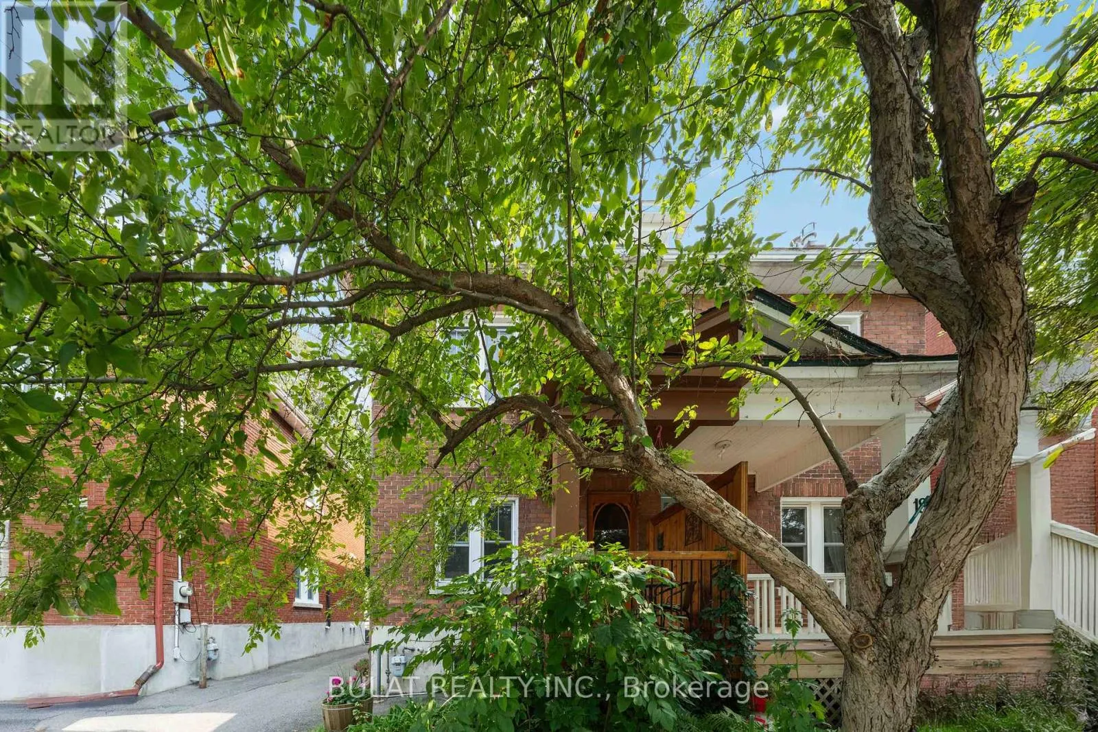 16 FOSTER STREET