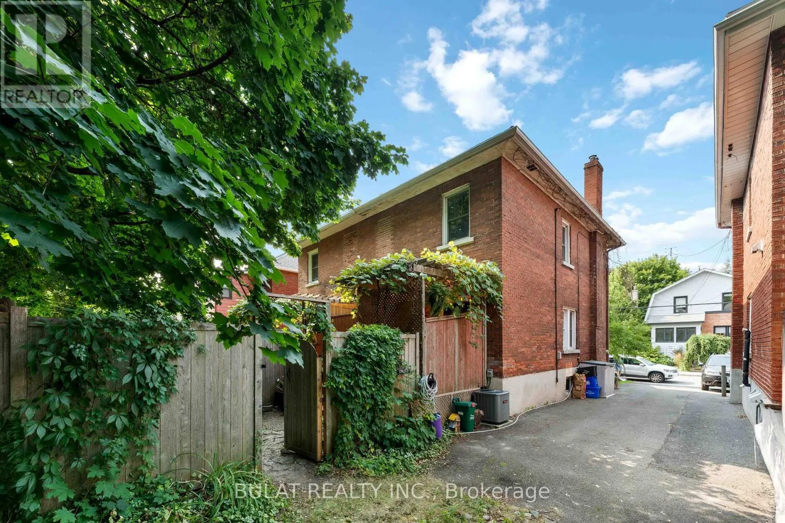 16 FOSTER STREET