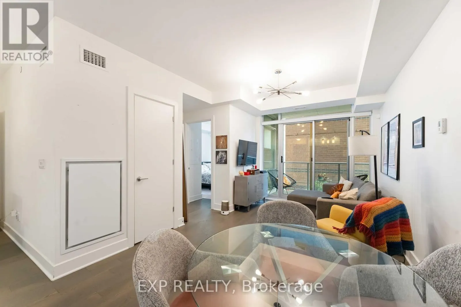 206 - 255 BAY STREET
