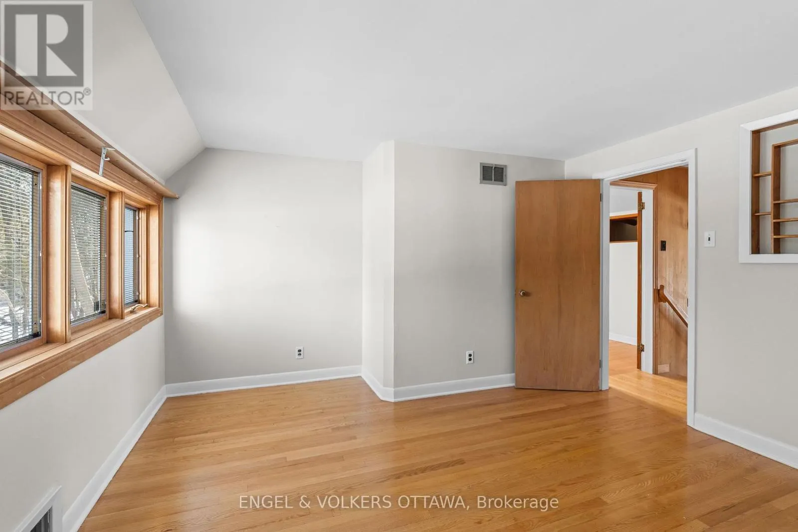 32 RYEBURN DRIVE