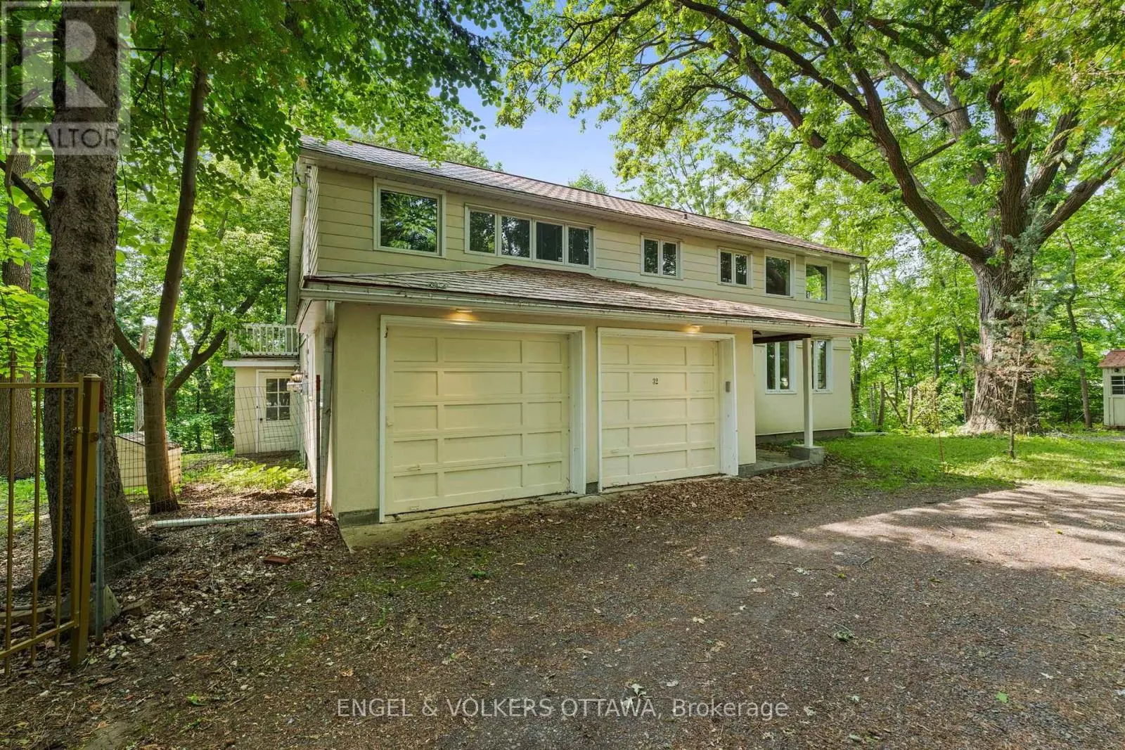 32 RYEBURN DRIVE