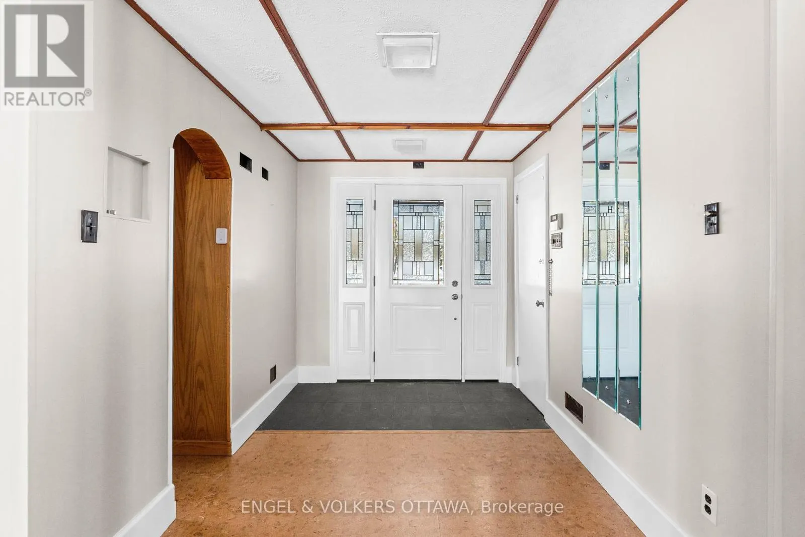 32 RYEBURN DRIVE
