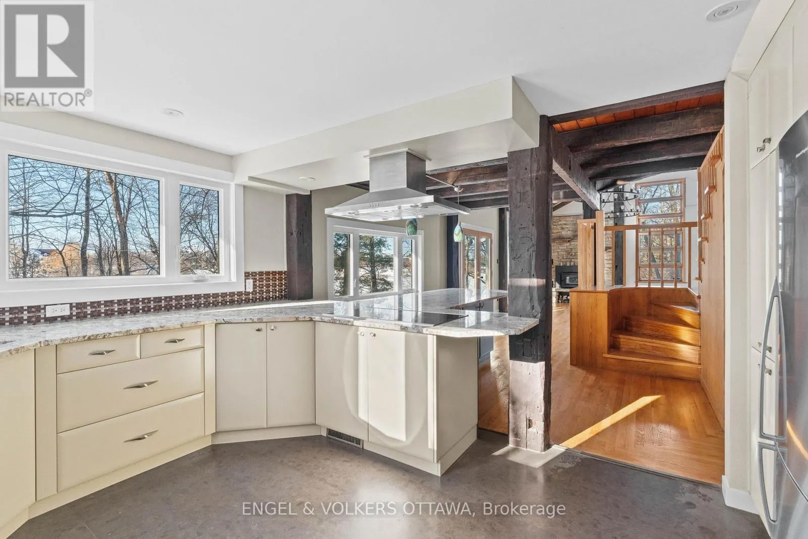 32 RYEBURN DRIVE