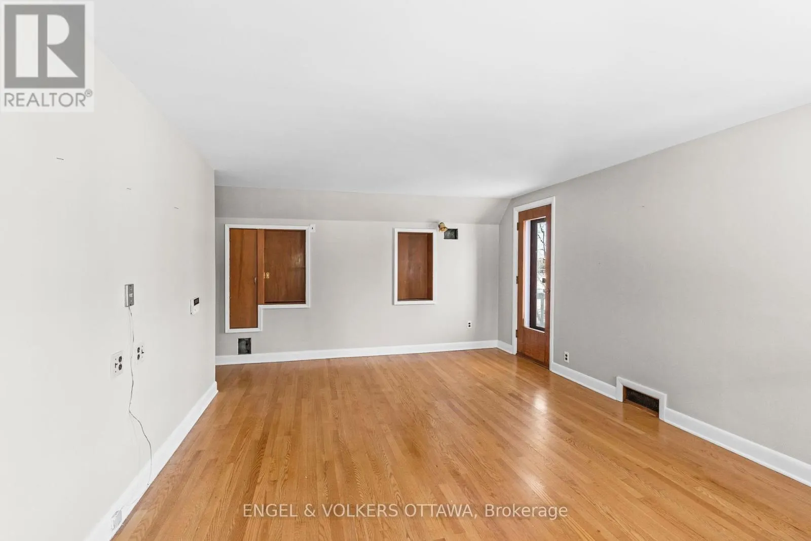 32 RYEBURN DRIVE