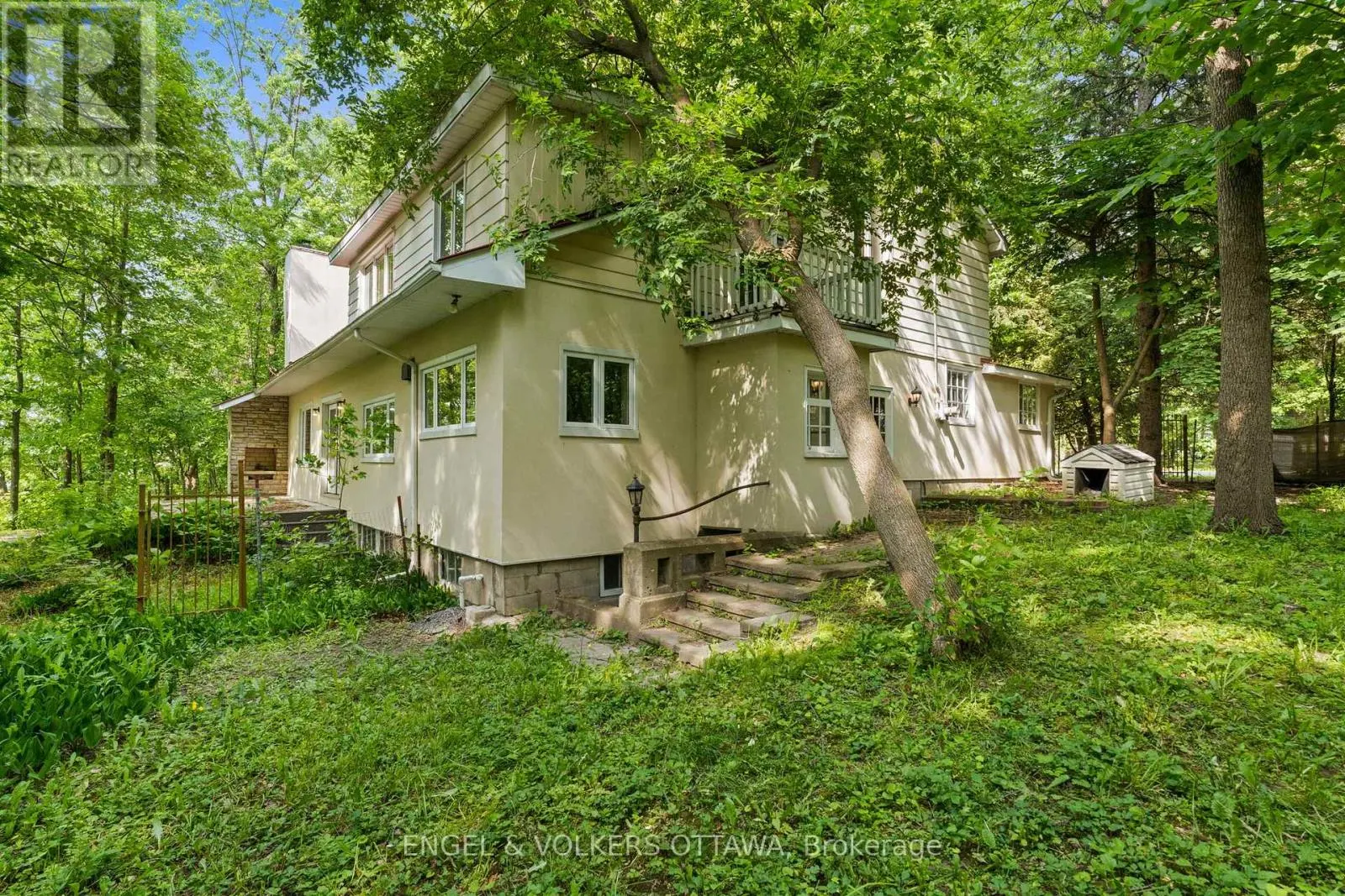 32 RYEBURN DRIVE