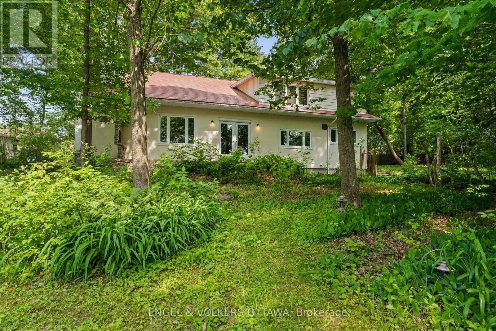 32 RYEBURN DRIVE