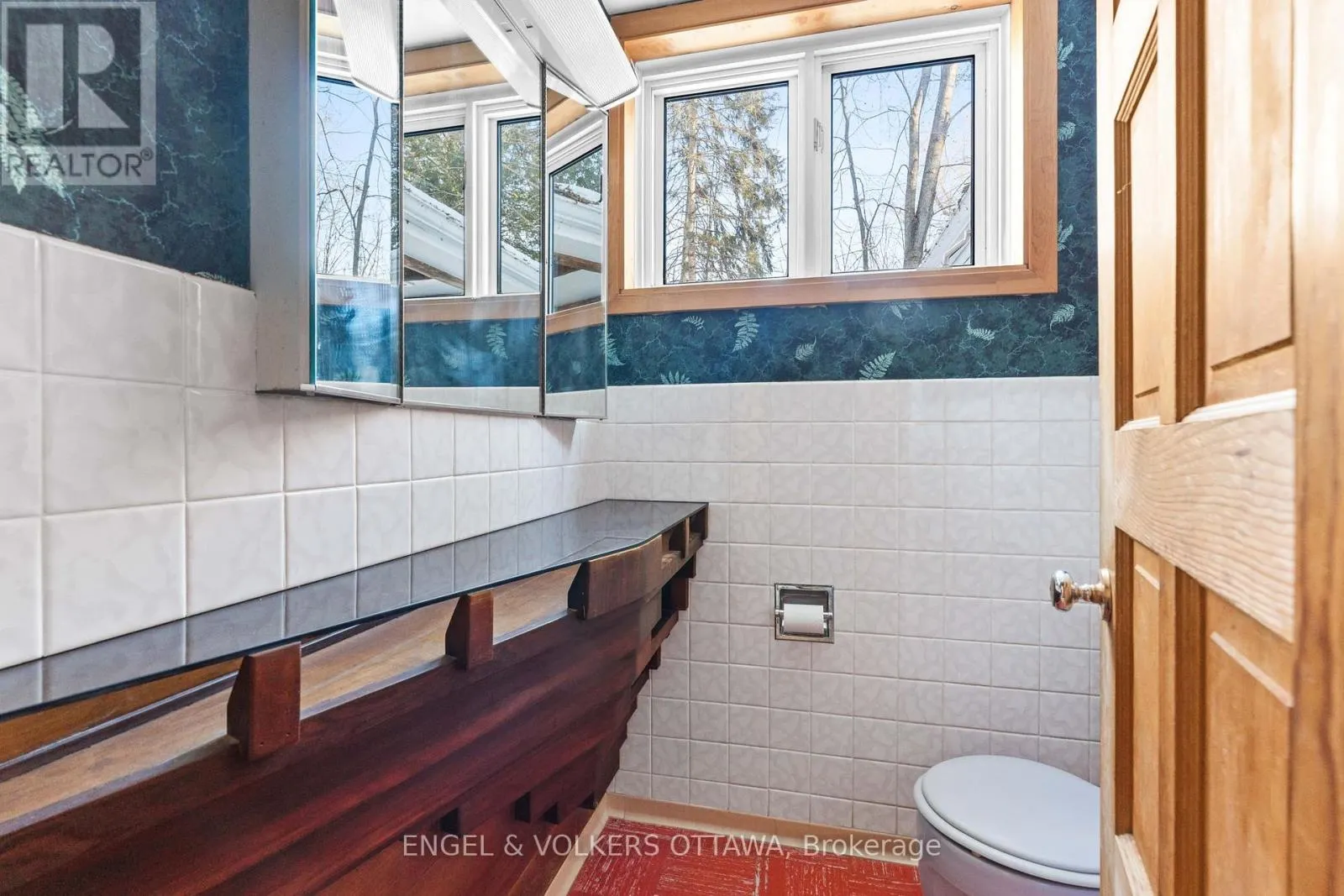 32 RYEBURN DRIVE