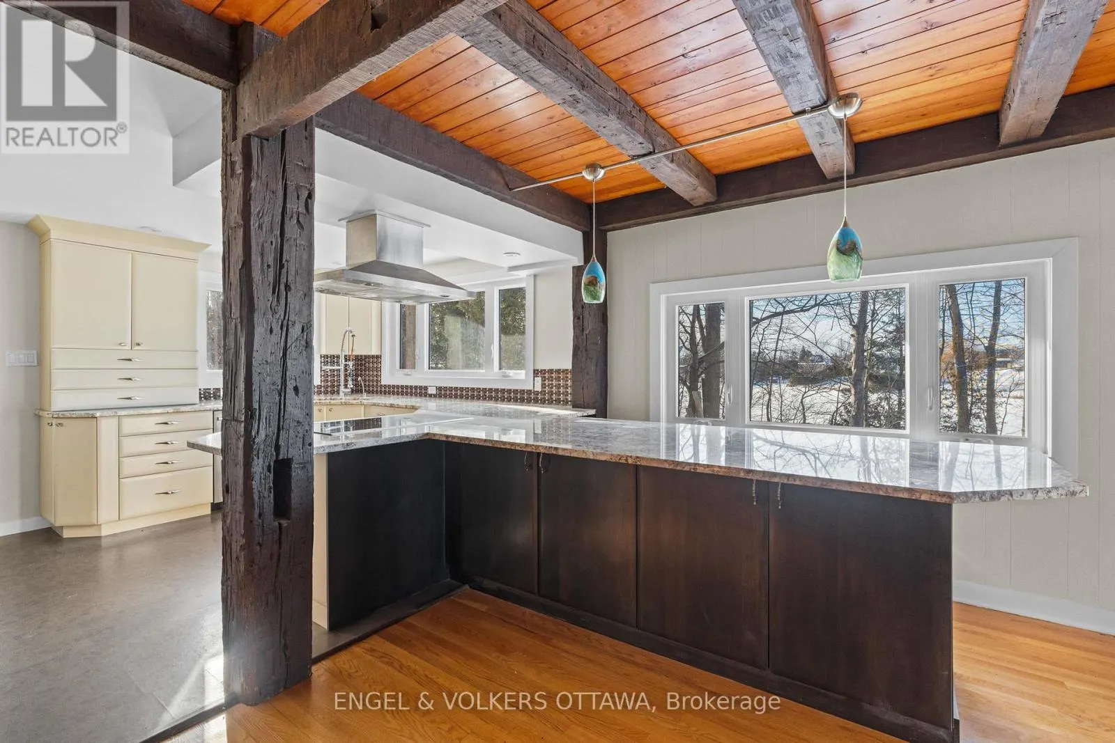32 RYEBURN DRIVE