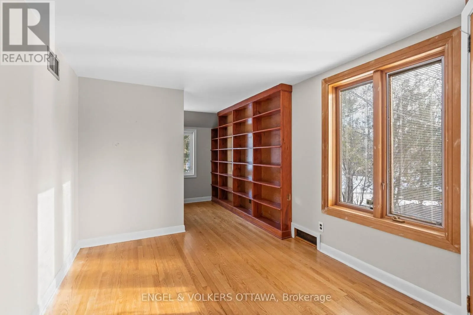 32 RYEBURN DRIVE