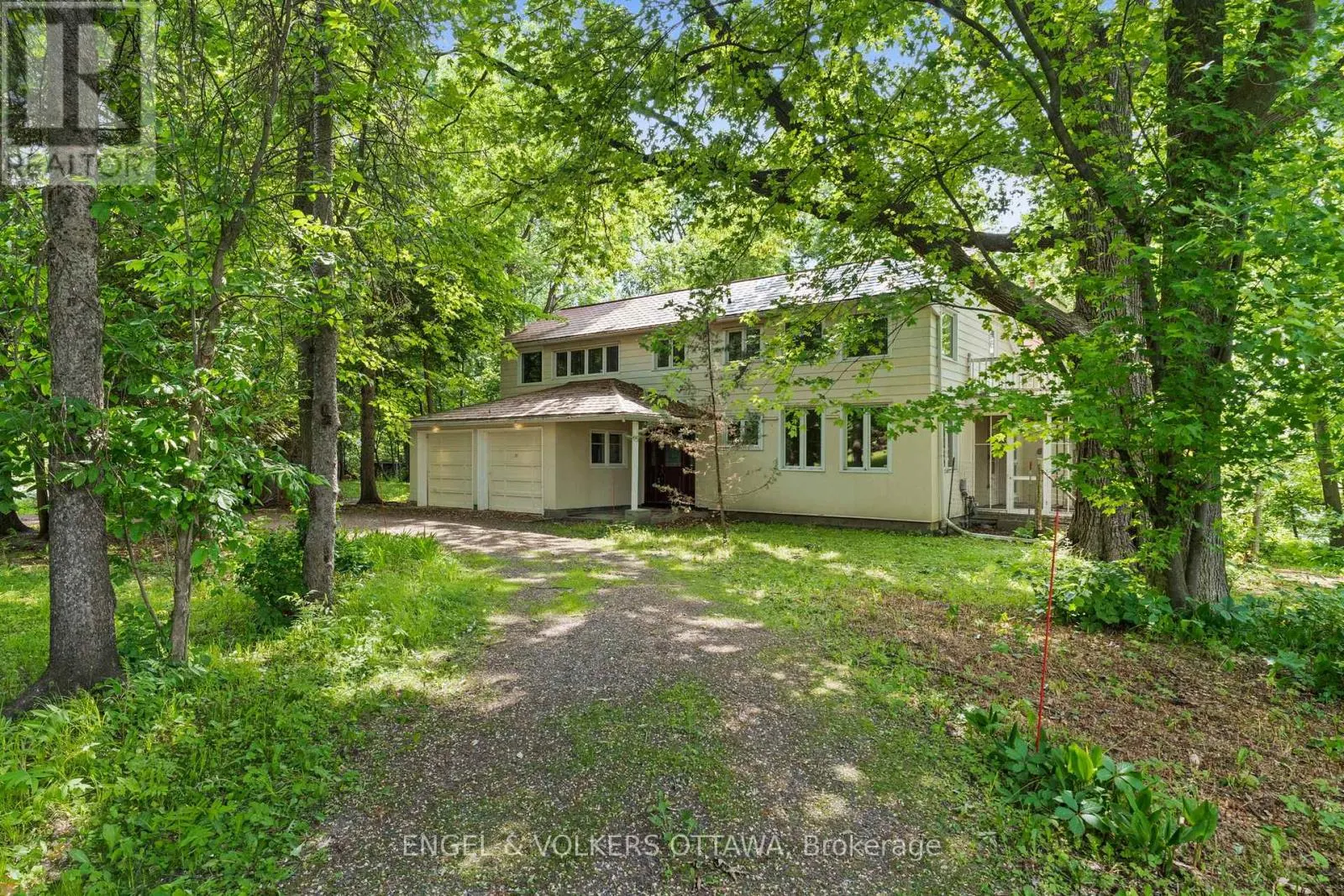 32 RYEBURN DRIVE