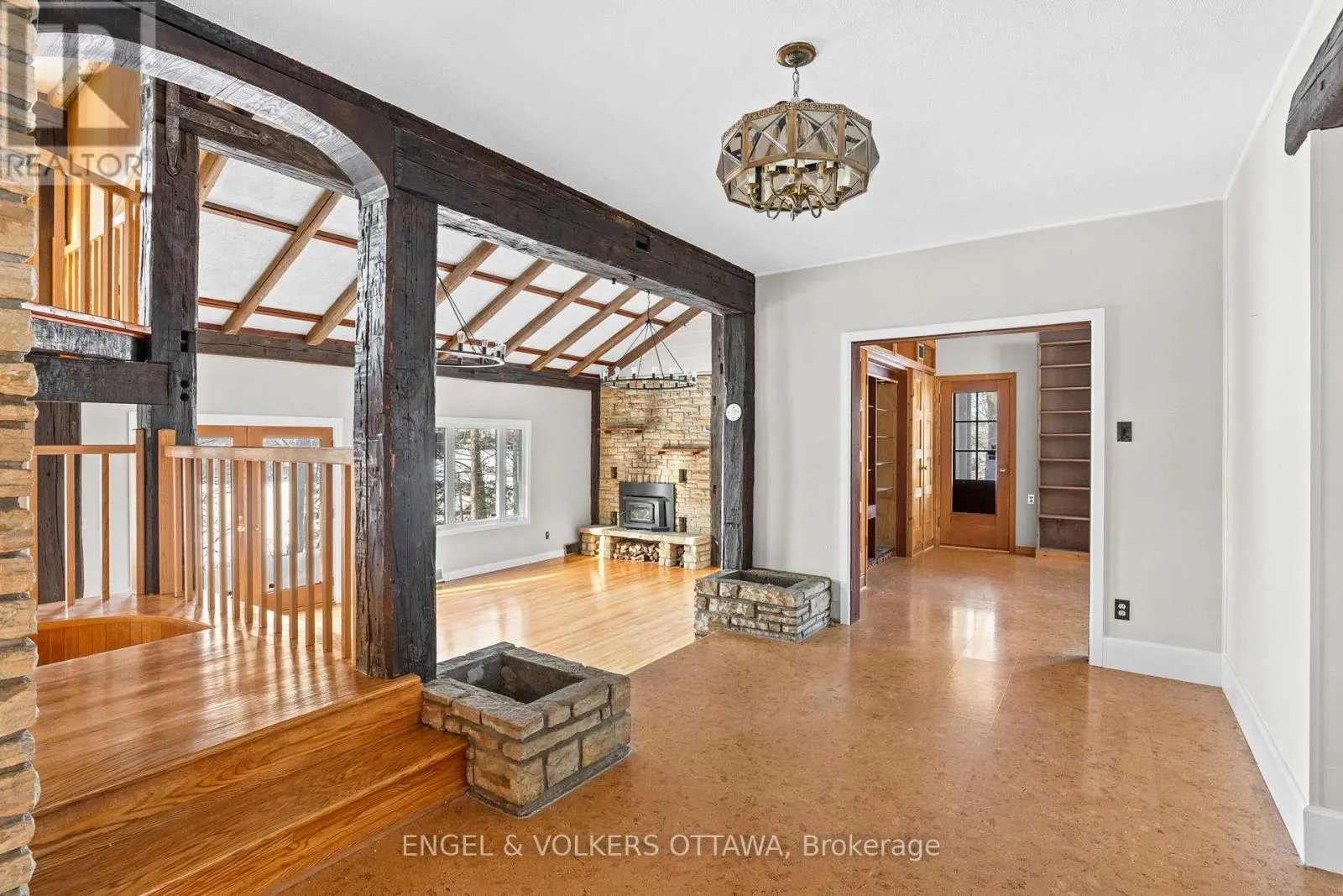 32 RYEBURN DRIVE