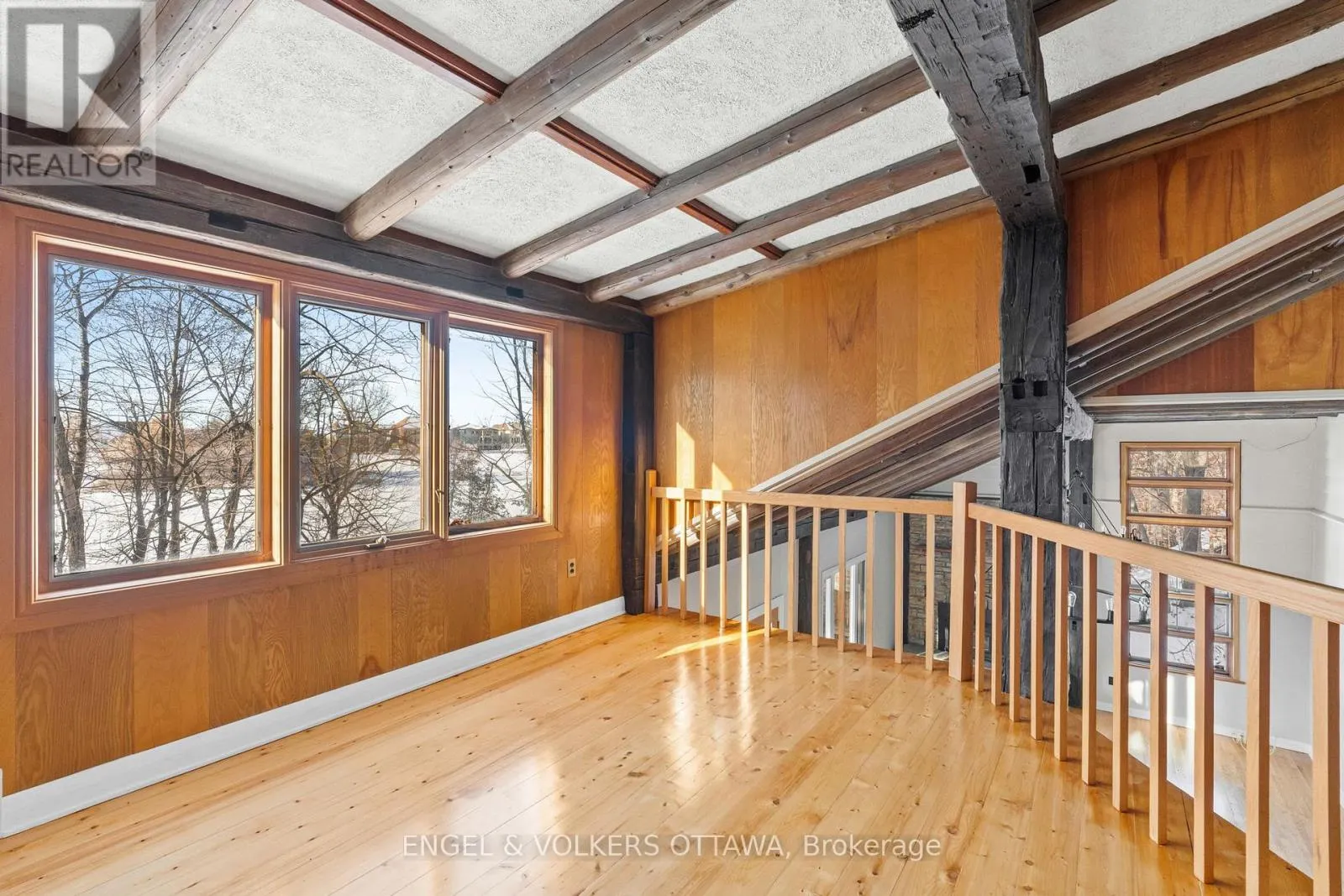 32 RYEBURN DRIVE