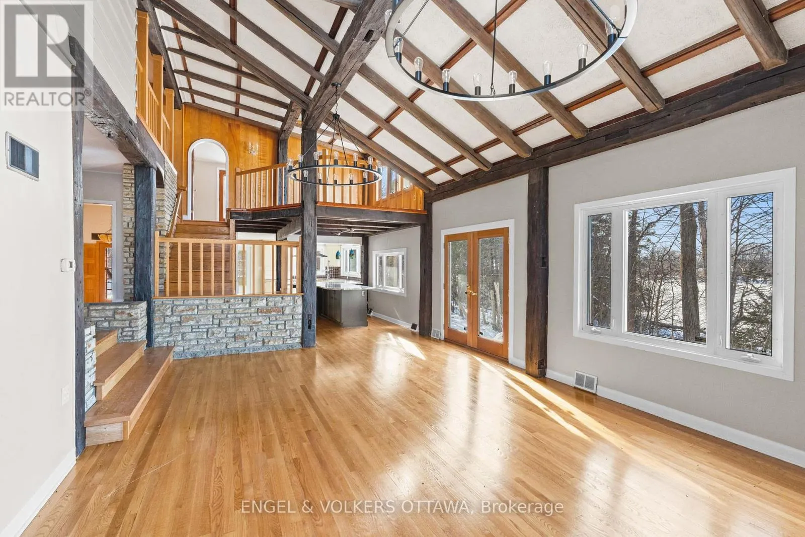 32 RYEBURN DRIVE