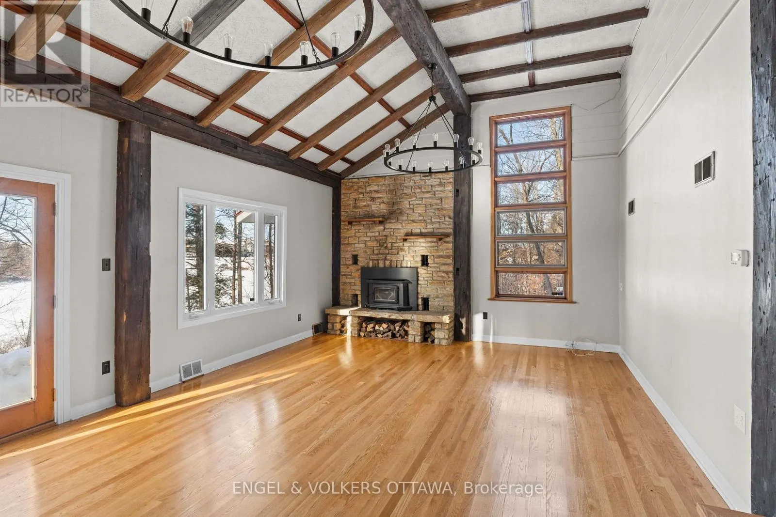 32 RYEBURN DRIVE