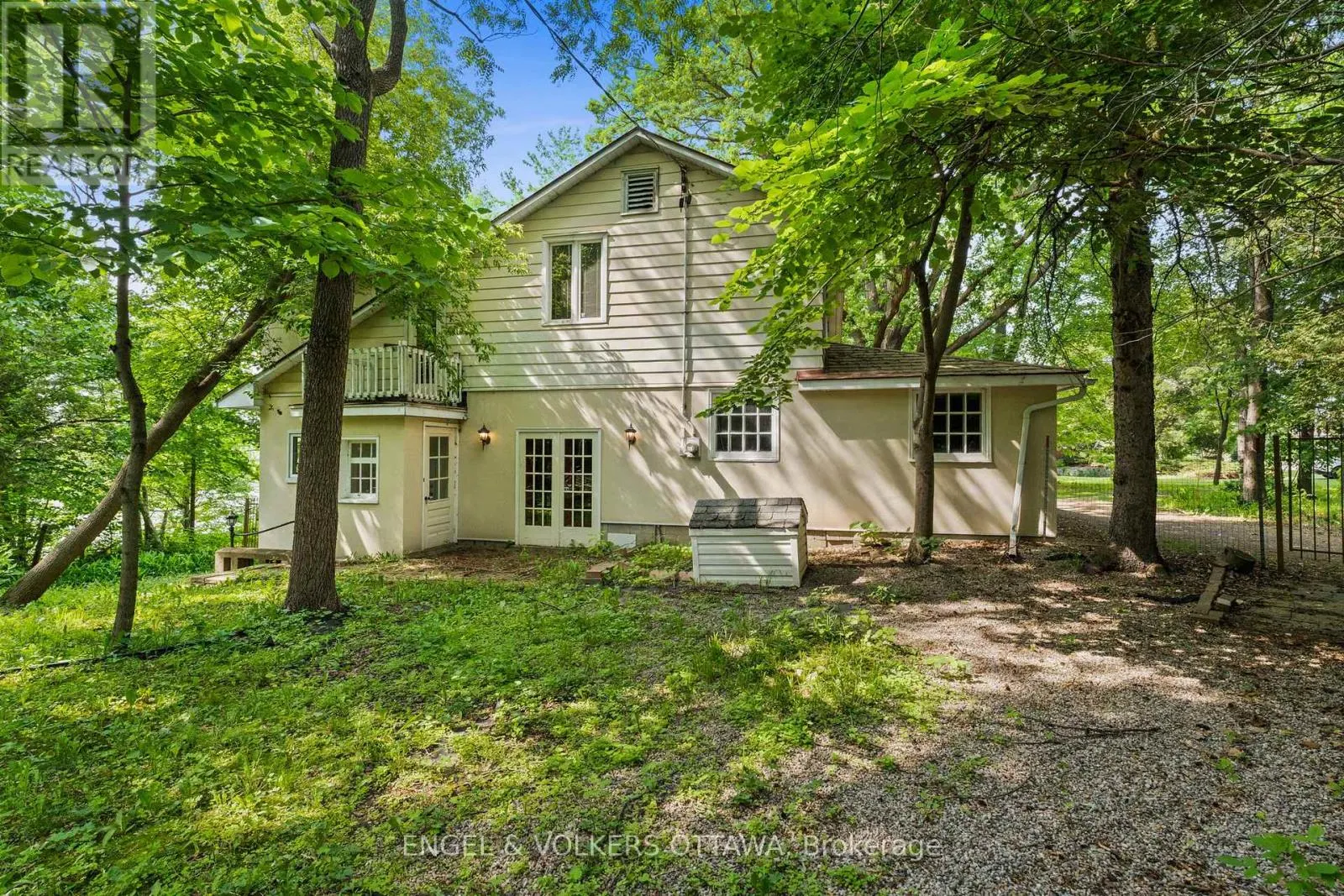32 RYEBURN DRIVE