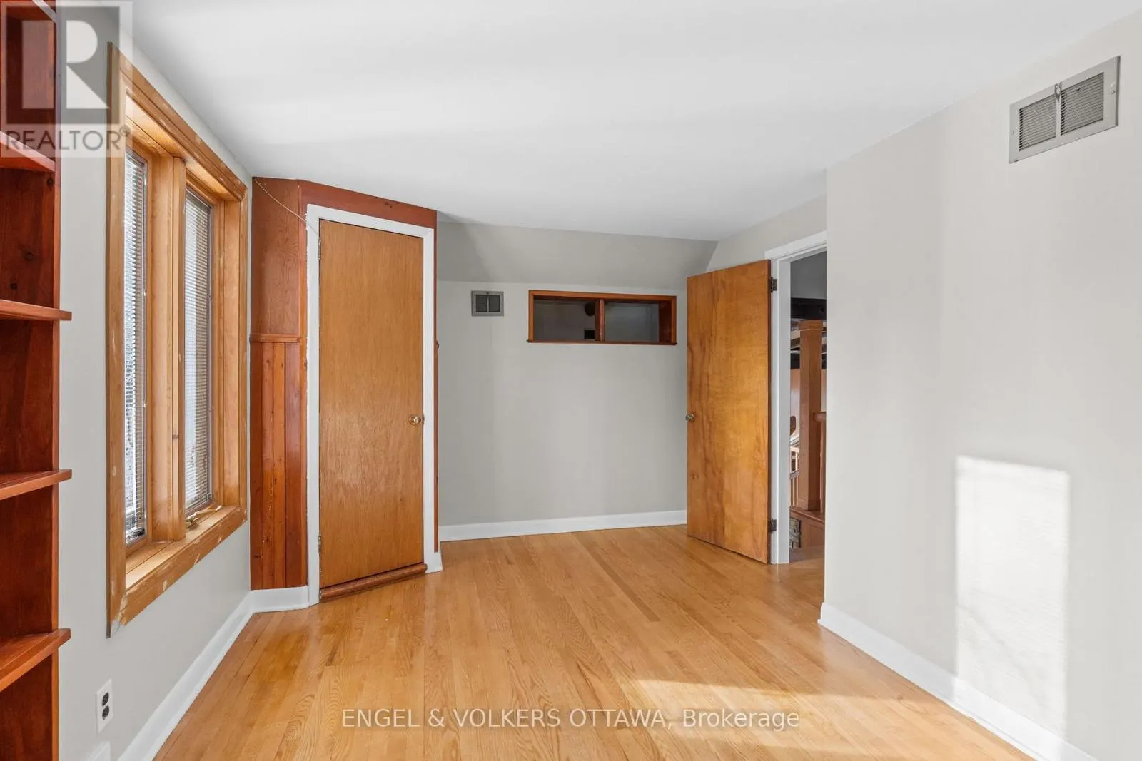 32 RYEBURN DRIVE