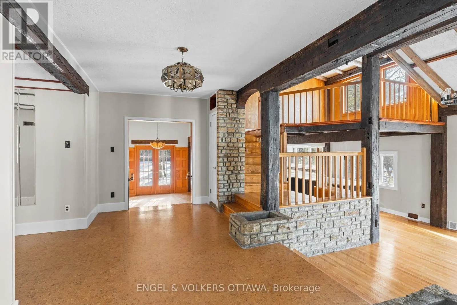 32 RYEBURN DRIVE