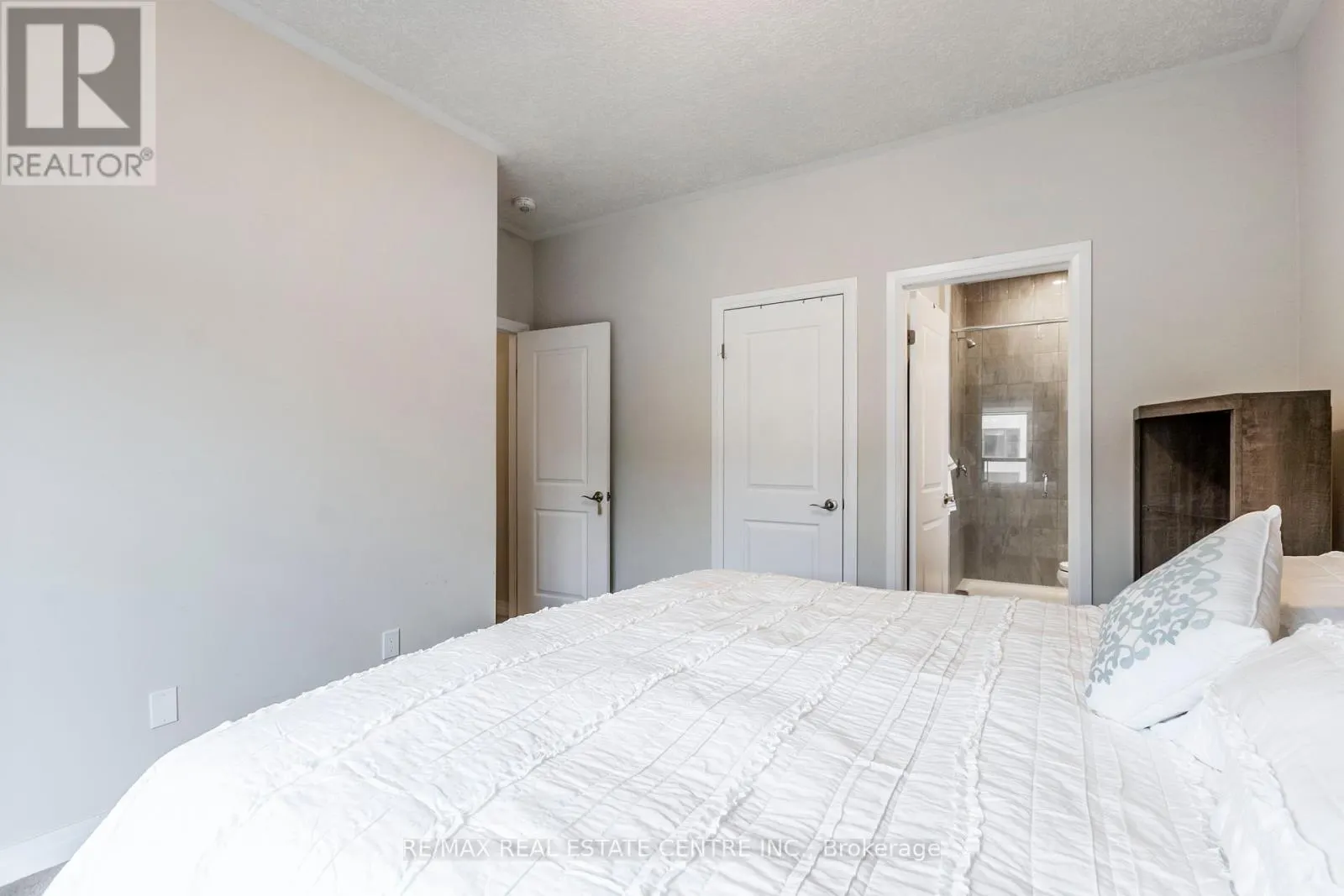95 - 25 ISHERWOOD AVENUE
