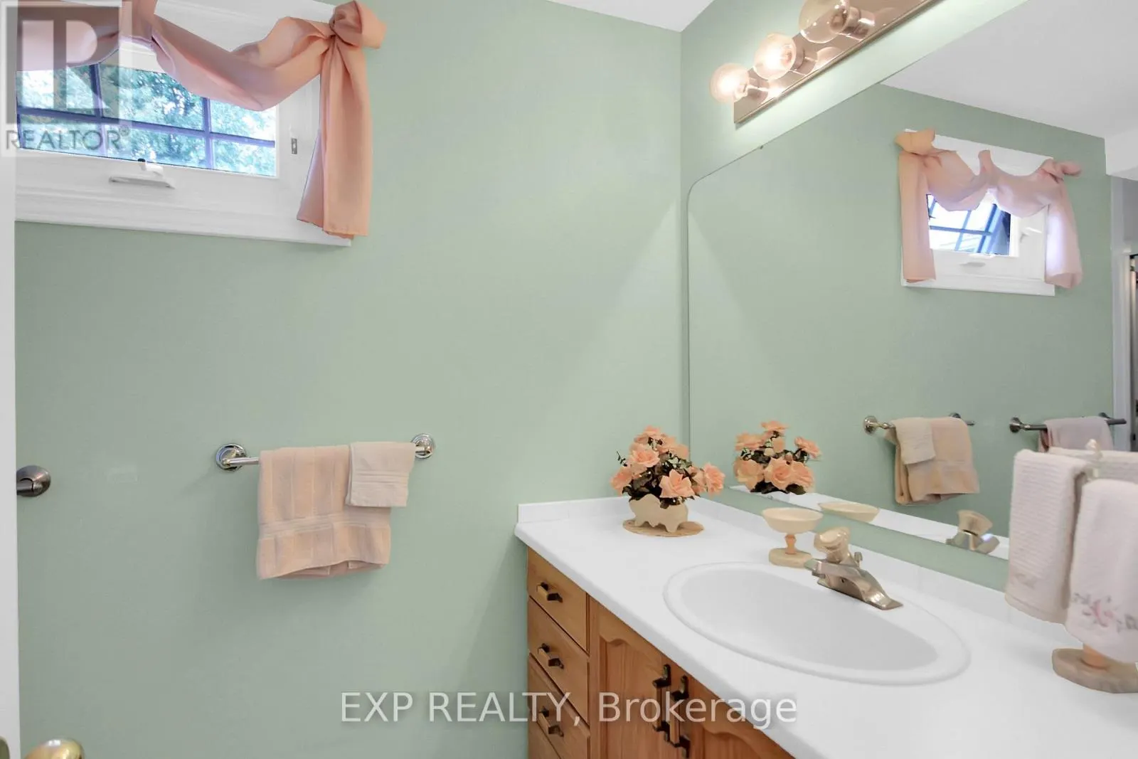 2104 GARDENWAY DRIVE