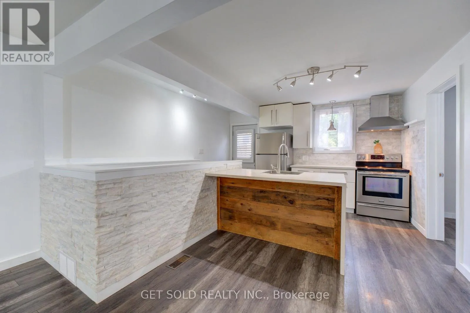 37 MAPLECREST AVENUE
