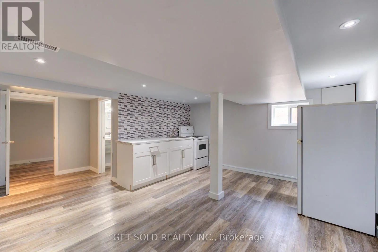 37 MAPLECREST AVENUE