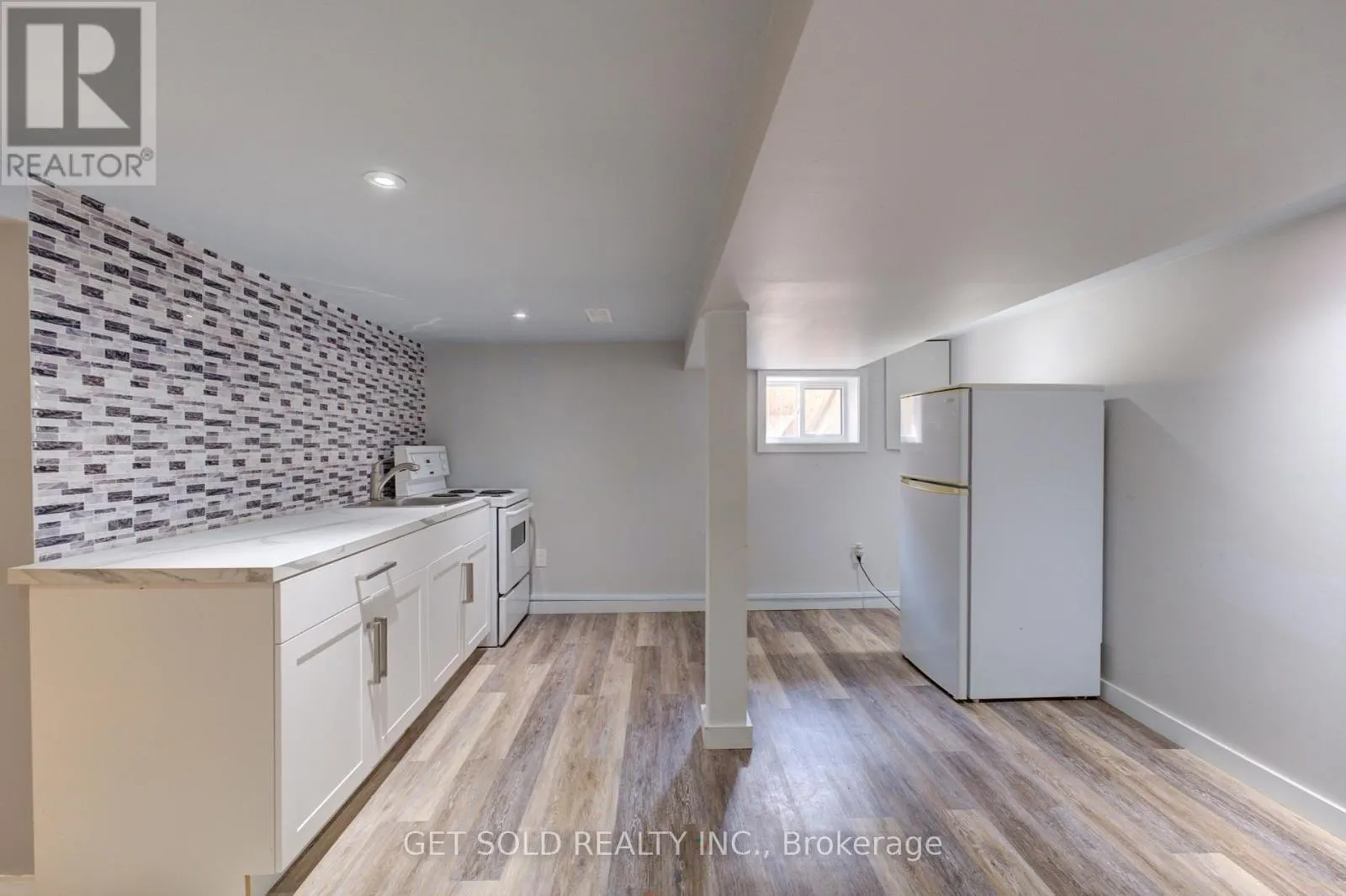 37 MAPLECREST AVENUE