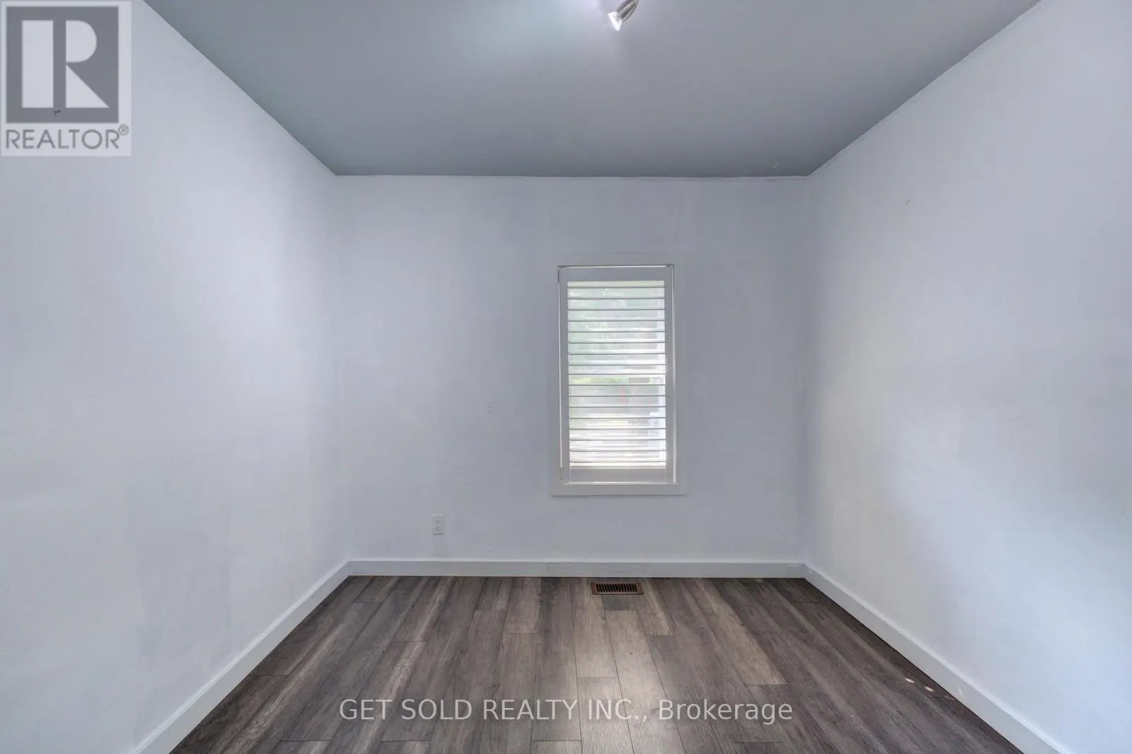 37 MAPLECREST AVENUE