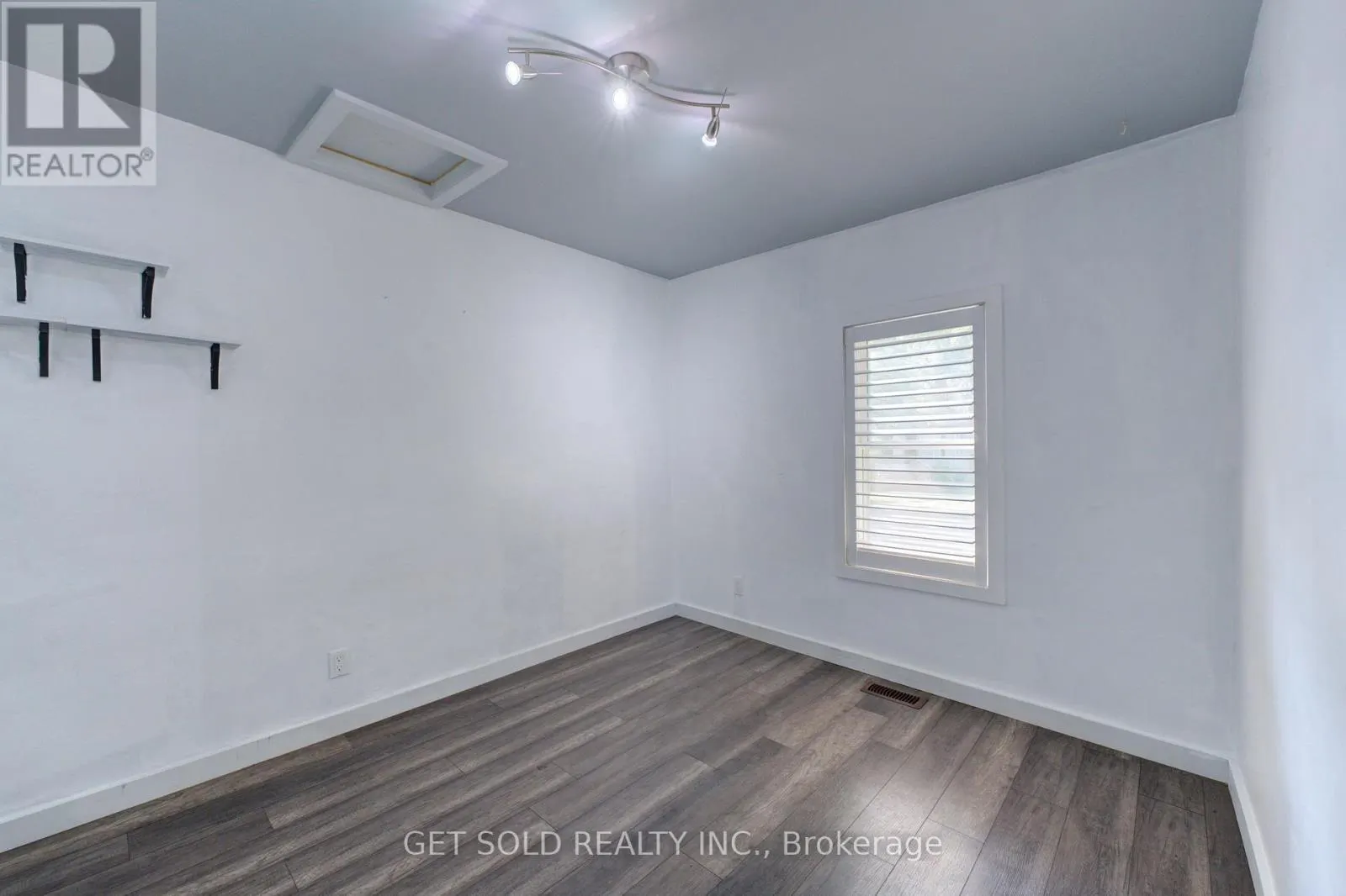 37 MAPLECREST AVENUE