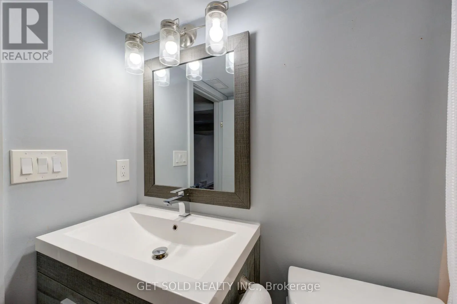 37 MAPLECREST AVENUE