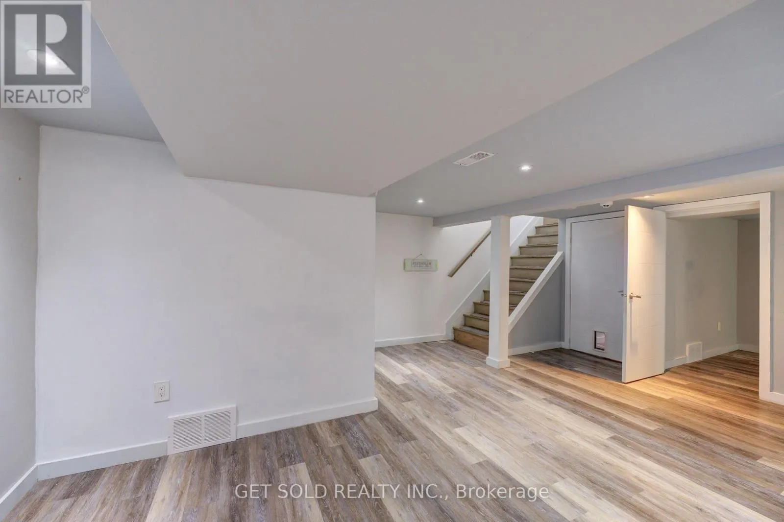 37 MAPLECREST AVENUE