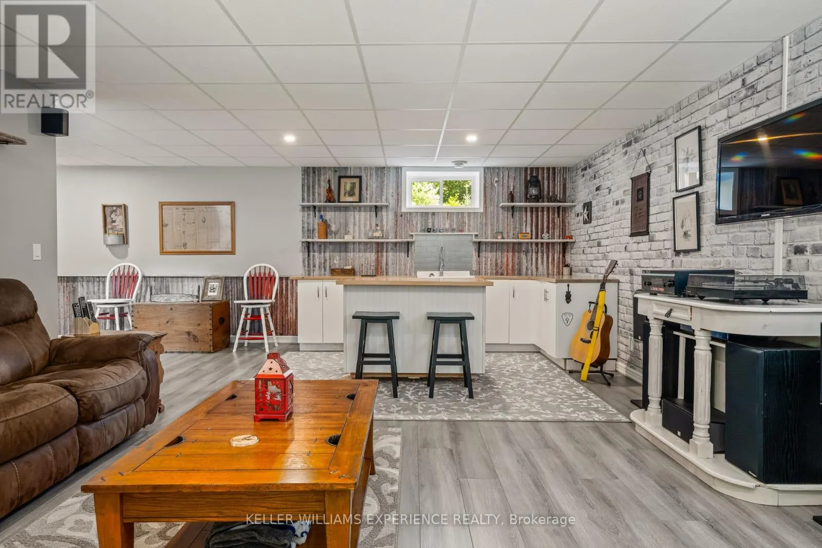 121 YONGE STREET S