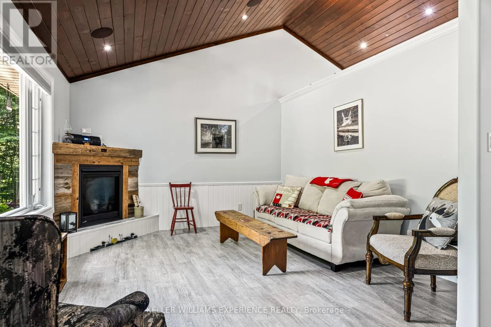 121 YONGE STREET S