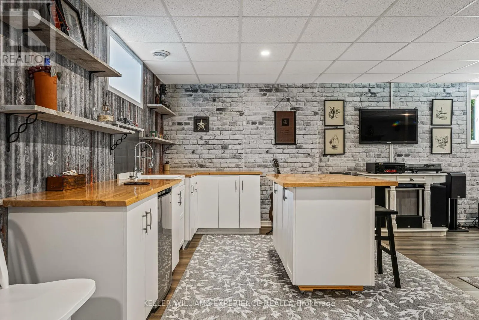 121 YONGE STREET S